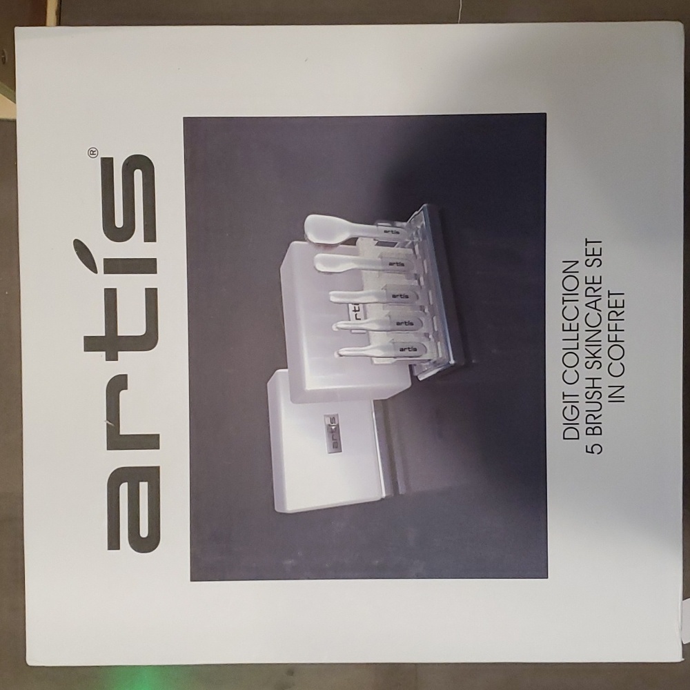 New in box Artis 5 brush skincare set in coffret